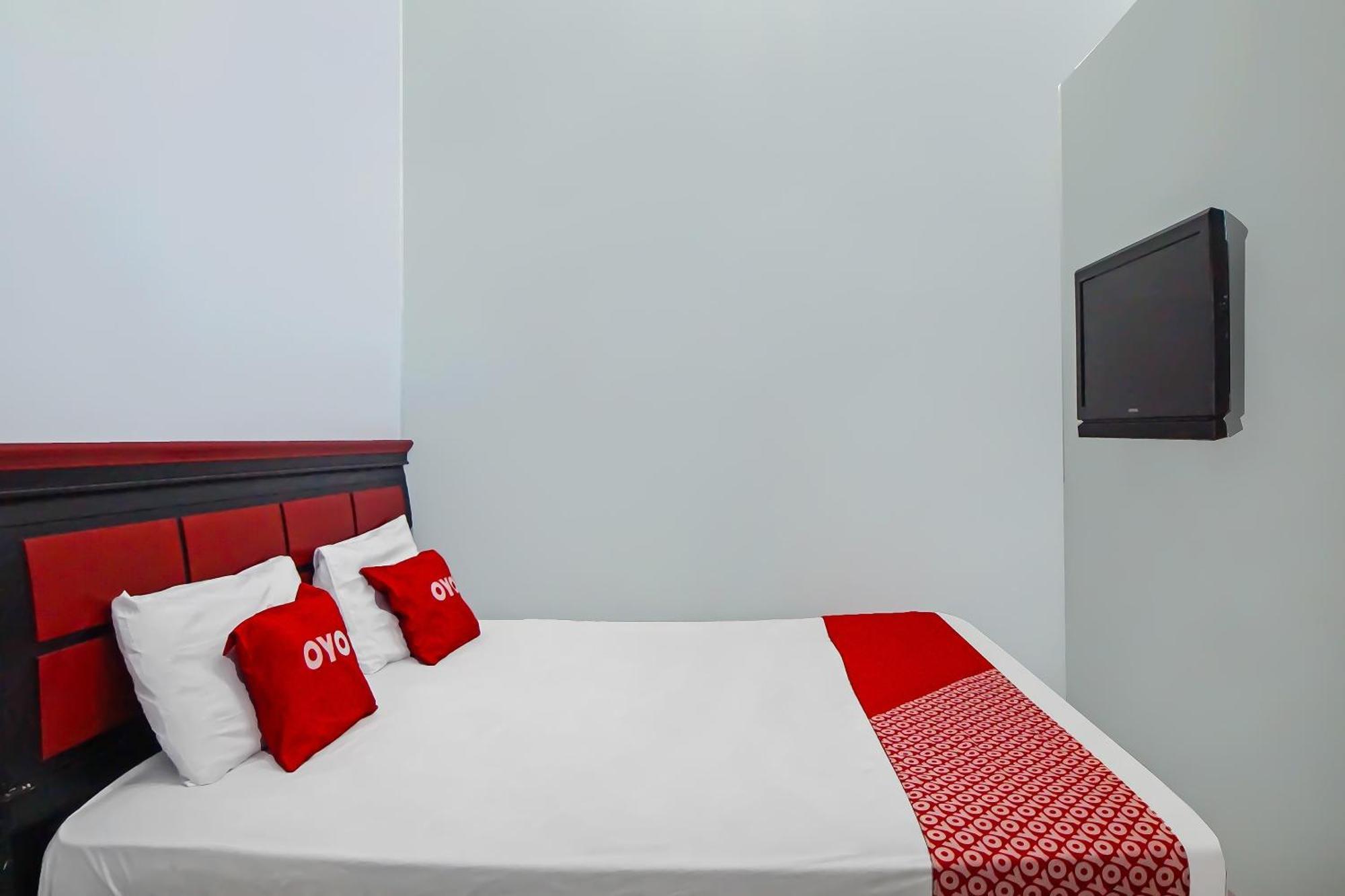 Oyo 92384 Vip 2* Medan
